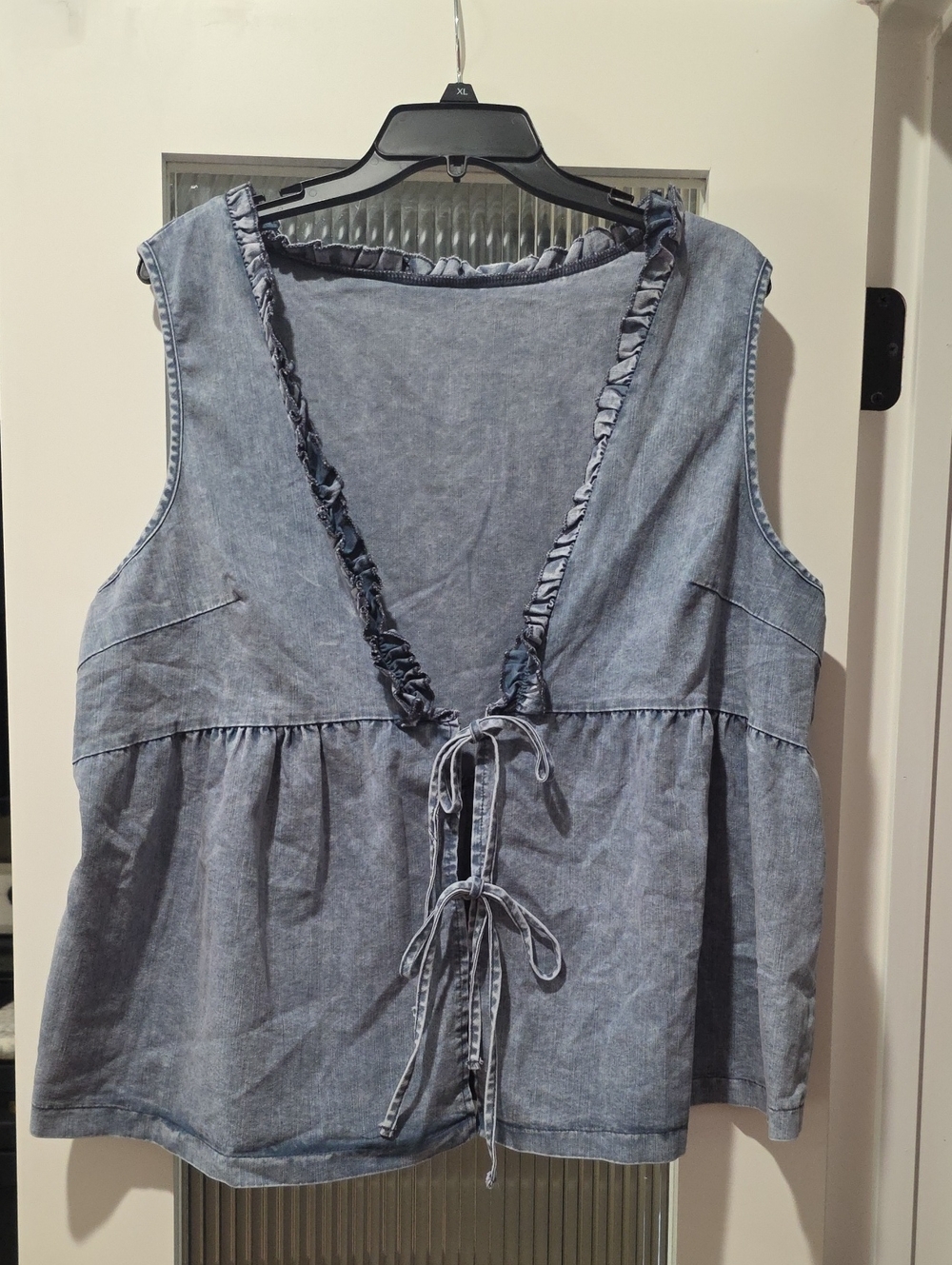 Sleeveless Chambray Tie-Front Women’s Top - Blue